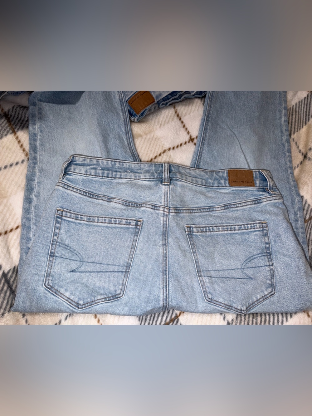 American Eagle Outfitters Light Wash Mom Jean